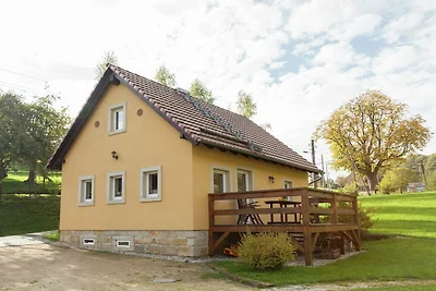 Modernes Ferienhaus mit Garten in Lohsdorf