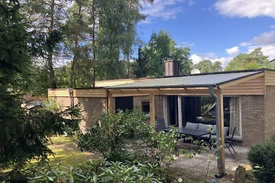 Mit Garten und Kamin