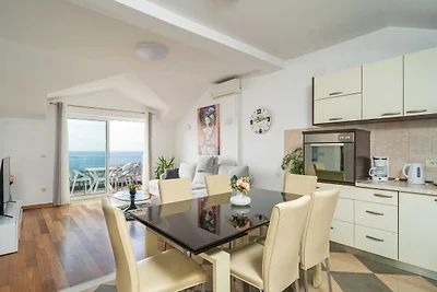 Apartments Isabora - Comfort Three-Bedroom Ap...
