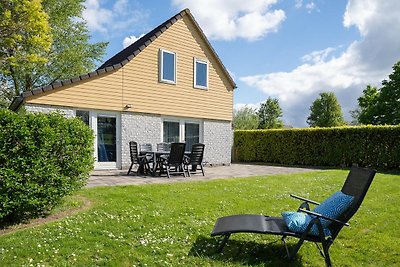 Ruim vakantiehuis met sauna nabij strand