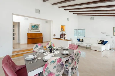Villa Dea - Luxury Villa with Outdoor Swimmin...