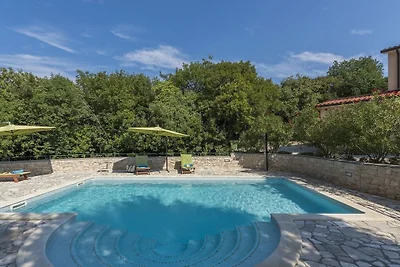 Villa in Koromacno mit Balkon