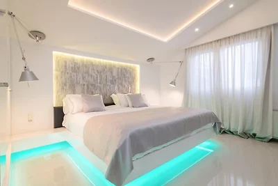 Villa con Jacuzzi, piscina e vista a Tragaki