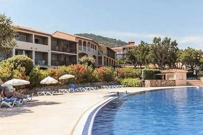 Wohnung bei Sainte-Maxime mit Poolblick