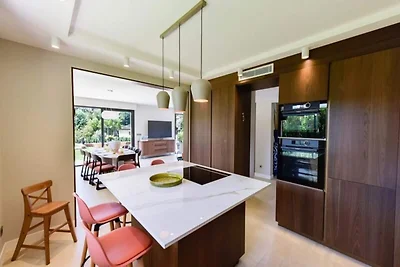 Villa in Mougins mit Pool und Baumhaus