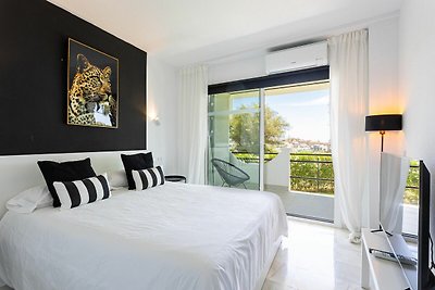 Faro's Modern Townhouse - Sea View in Marbell...