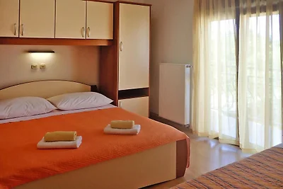 Wohnung im Haus Pink Starigrad Paklenica