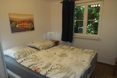 Moderner Bungalow im Ferienpark mit Seezugang