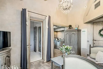 Apartment in Oppède mit beheiztem Pool