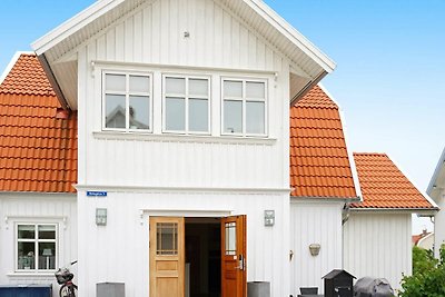 8 person holiday home in KUNGSHAMN