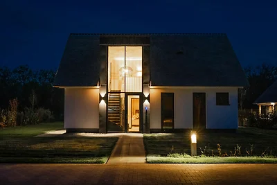 Luxuriöse Villa mit Sauna in Strandnähe