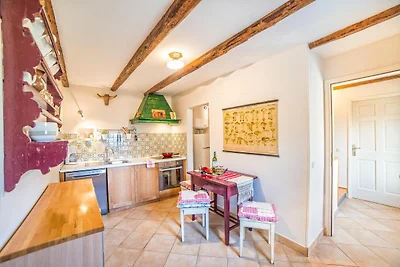 Casa vacanze convenzionale a Umago con piscin...