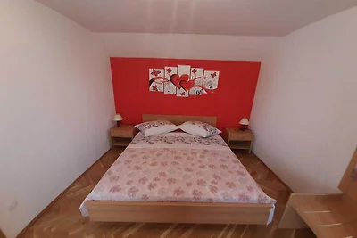 Cozy Apartments with Private Balcony Vinisce ...