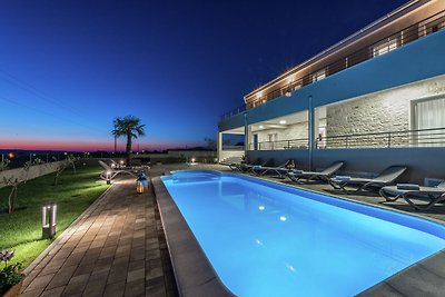 Luxuriöse Villa in Debeljak mit Swimmingpool