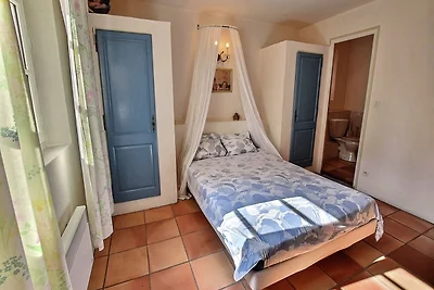 Moderne Villa mit Swimmingpool in Salernes...