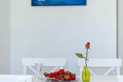 Seaside Getaway Holiday Home with Patio Slati...