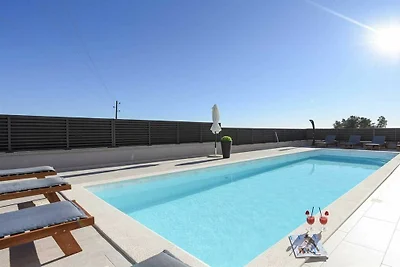 Villa in Vrsi mit Schwimmbecken