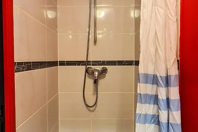 Geräumige und helle Wohnung · Zentrum des Res...