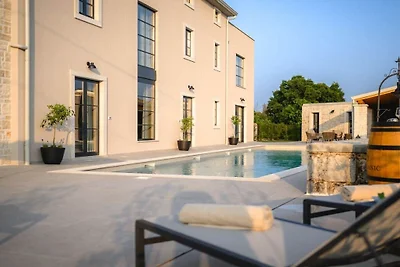 Villa in Kirmenjak mit Schwimmbecken