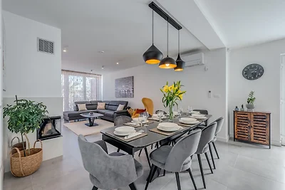 Moderne Ferienvilla mit privatem Pool