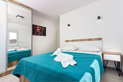 Modern Apartments with Private Balcony - Prem...