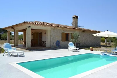 Finca in Llubi mit Schwimmbecken