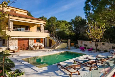 Villa Barotul con piscina
