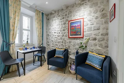 L & L Old Town Apartments - Studio Apartment ...