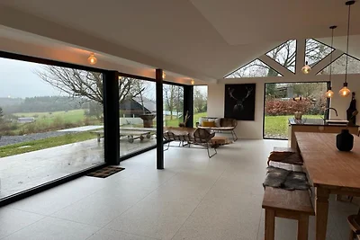 Luxusvilla mit Garten und Seilrutsche