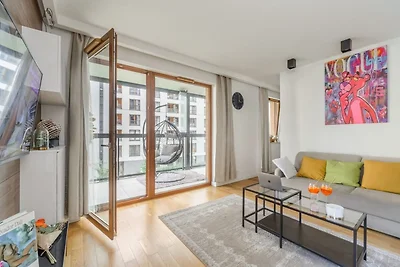 Warschauer Wohnung mit ruhiger Loggia