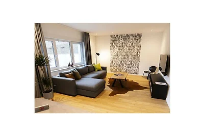 Q-Stall, Apartment 02