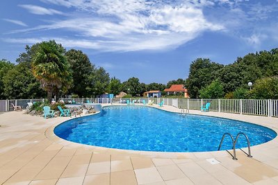 Ferienhaus in einem Ferienpark mit Pool