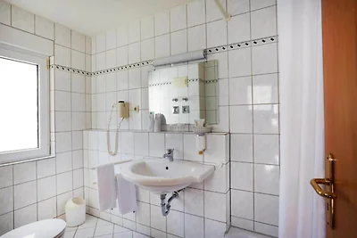 H+ Hotel Wiesbaden Niedernhausen von Sunday...
