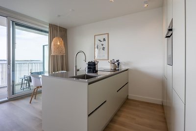 Ruim modern appartement met uitzicht op water