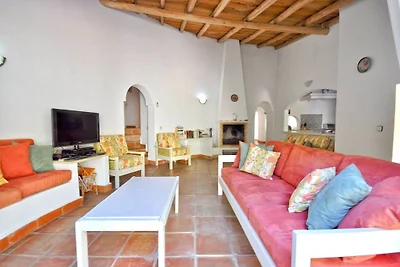Komfortable und geräumige traditionelle Villa...