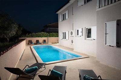 Moderne Villa mit Swimmingpool in Loborika