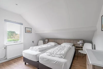 Modern eingerichtetes Ferienhaus für 6...