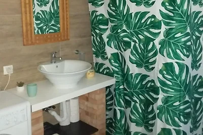 Apartment Mir - Studio Apartment with Garden...