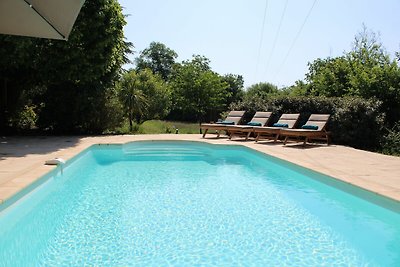 Gemütliches Ferienhaus mit Pool in Callian