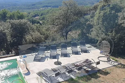 Architektonische Villa mit Swimmingpool