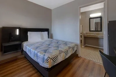 Gemütliches Zimmer mit einem Queensize-Bett |...