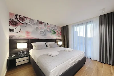 Villa in Kraj, Tkon mit Schwimmbecken
