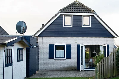 Holiday house in Ouddorp with 3 bedrooms