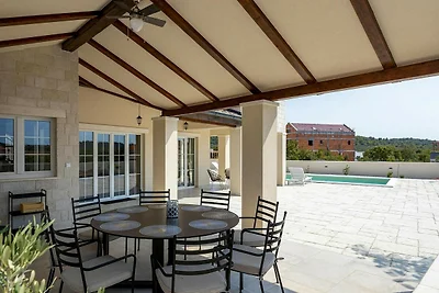 Villa Royal Stone mit Pool in Jezera