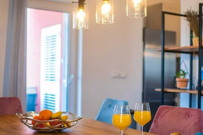 Charming and Tranquil Kastel Gomilica Apartme...