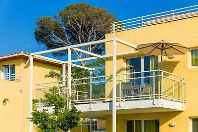 Schöne Wohnung mit Terrasse und Meerblick