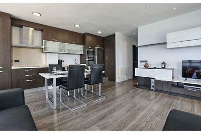 Moderne Wohnung mit Panoramablick aufs Meer