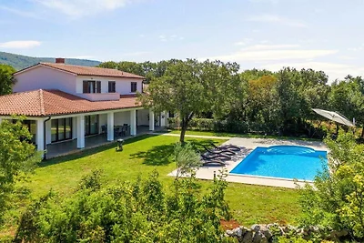 Ferienhaus in Raša mit Schwimmbecken