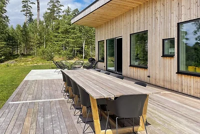 Spacieuse villa au bord du lac avec sauna