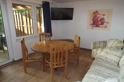 Moderner Bungalow im Ferienpark mit Seezugang